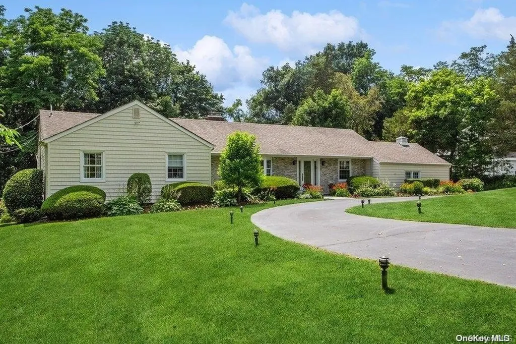 4 Colonial Drive Huntington NY 11743