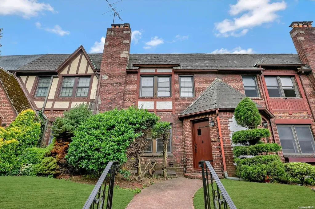 343 Bauer Place Mineola NY 11501