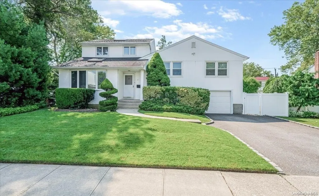21 Eaton Road Syosset NY 11791