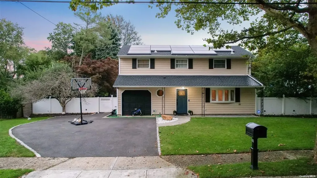 29 Bark Avenue Central Islip NY 11722