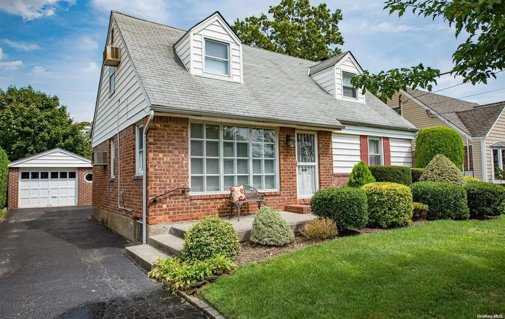 476 Emory Road Mineola NY 11501