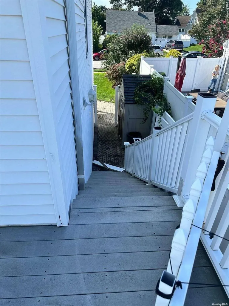 43 Crag Lane Levittown NY 11756