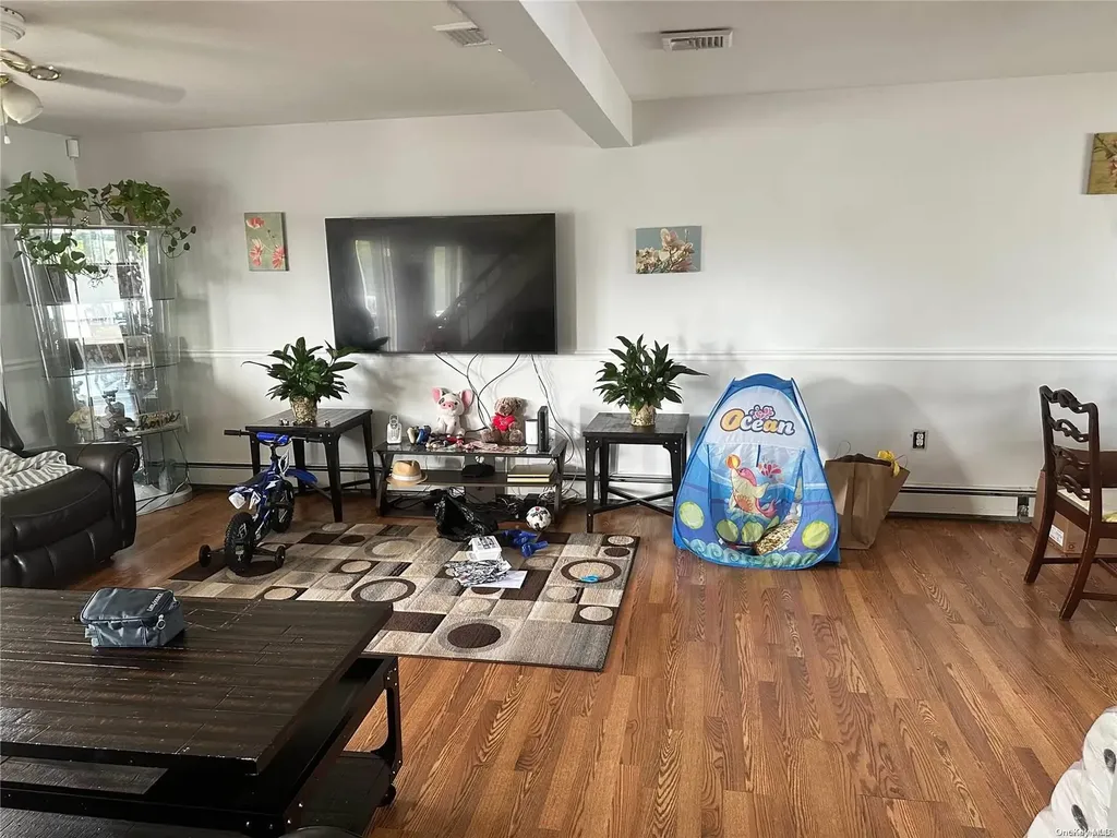 43 Crag Lane Levittown NY 11756