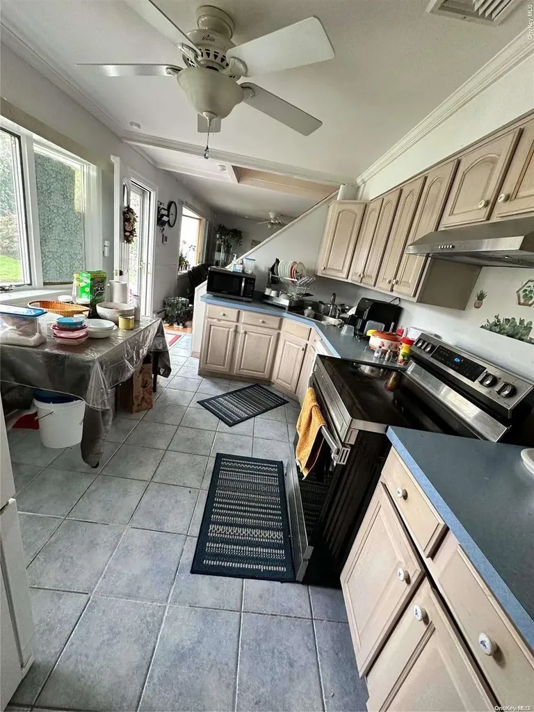 43 Crag Lane Levittown NY 11756