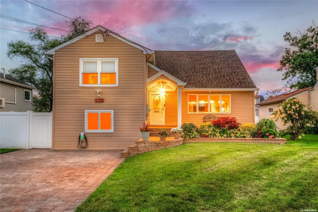 3488 Bayfield Boulevard Oceanside NY 11572