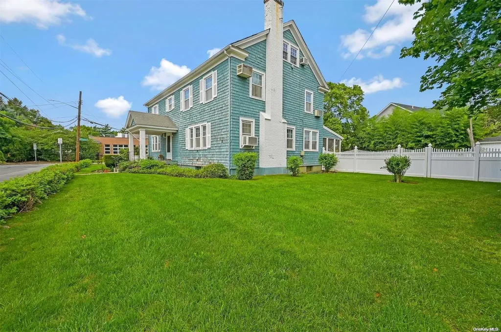 24 Raymond Place Hewlett NY 11557