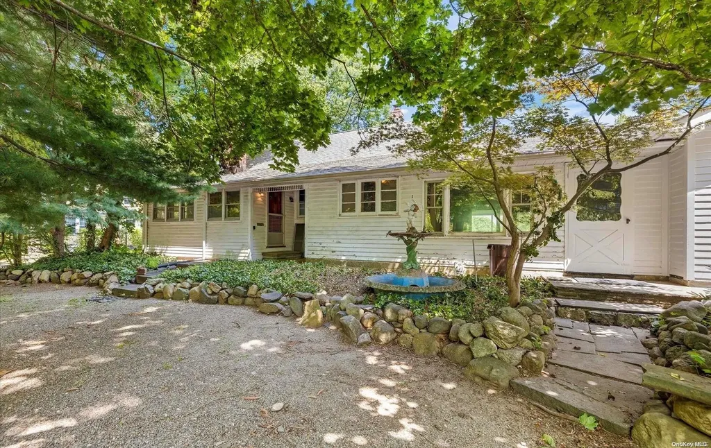 30 Roslyn Drive Glen Head NY 11545