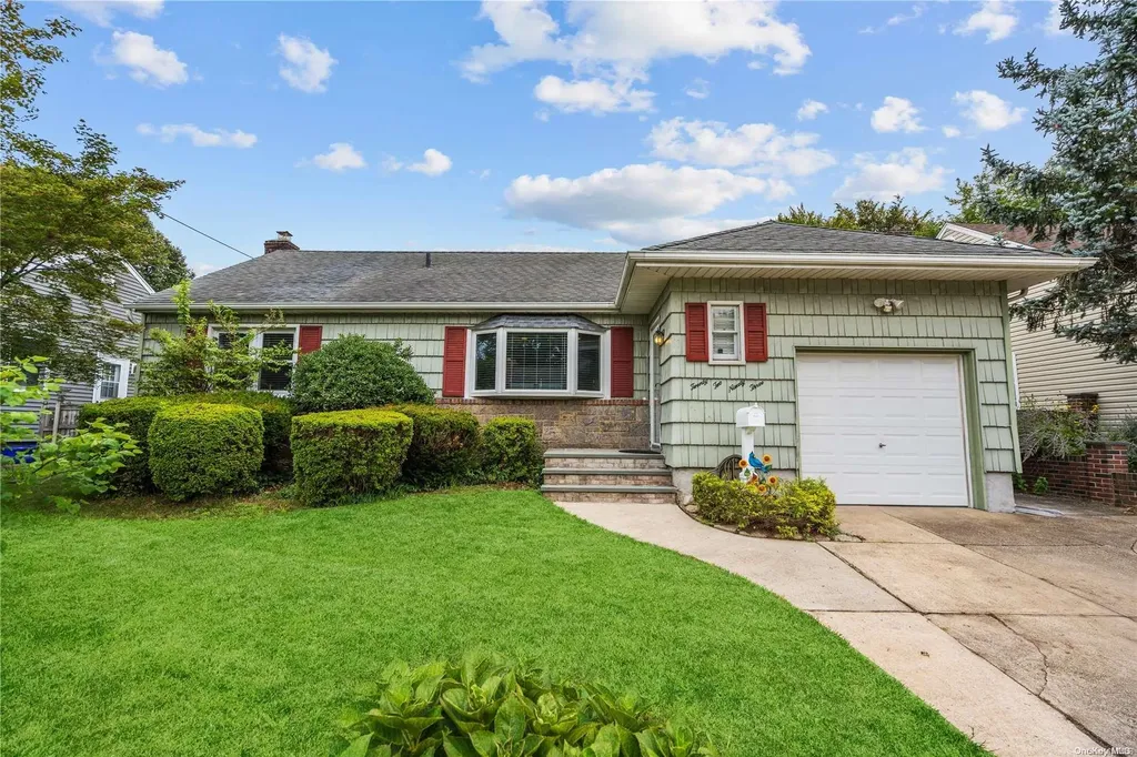 2293 Charing Cross Road Baldwin NY 11510