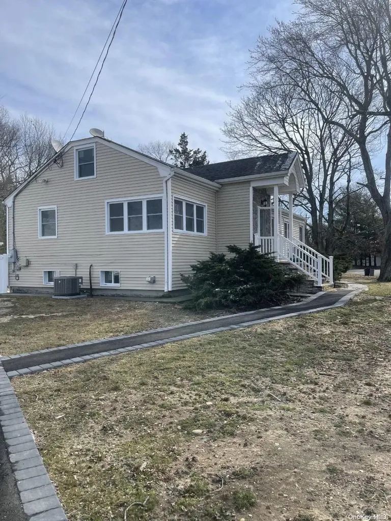45 Timberpoint Road East Islip NY 11730