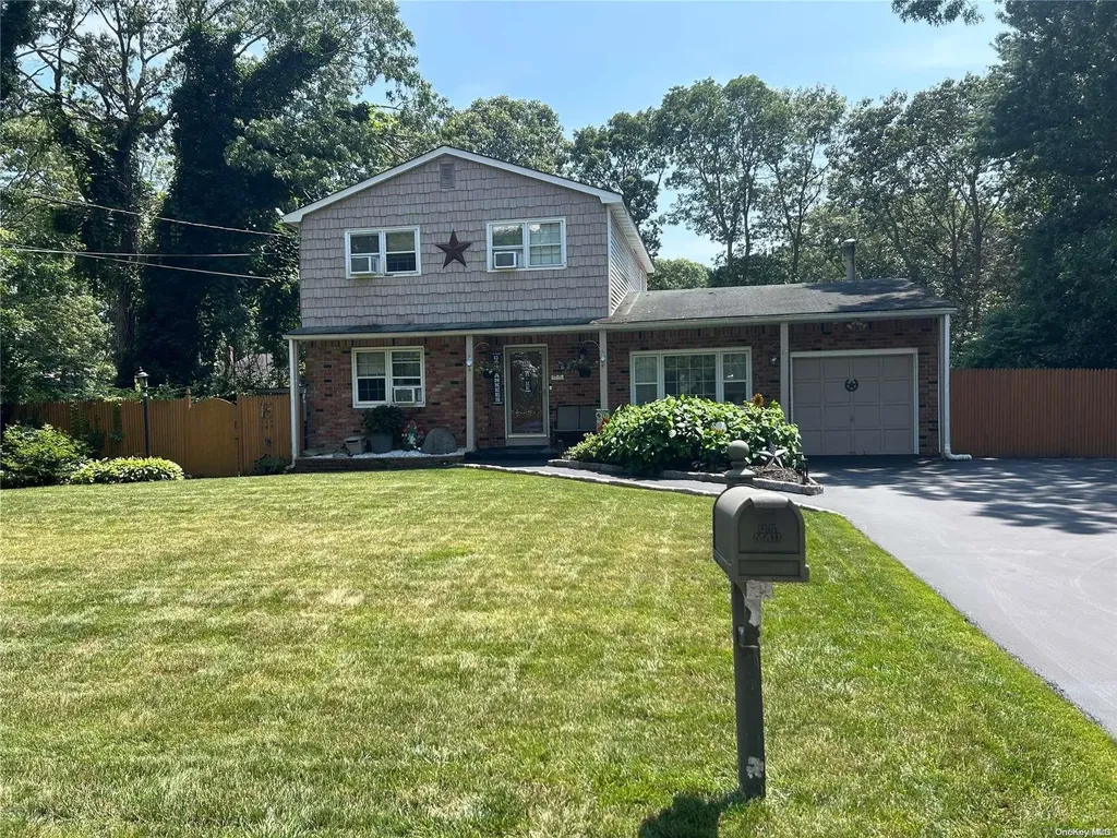 10 Pitts Avenue Mastic NY 11950