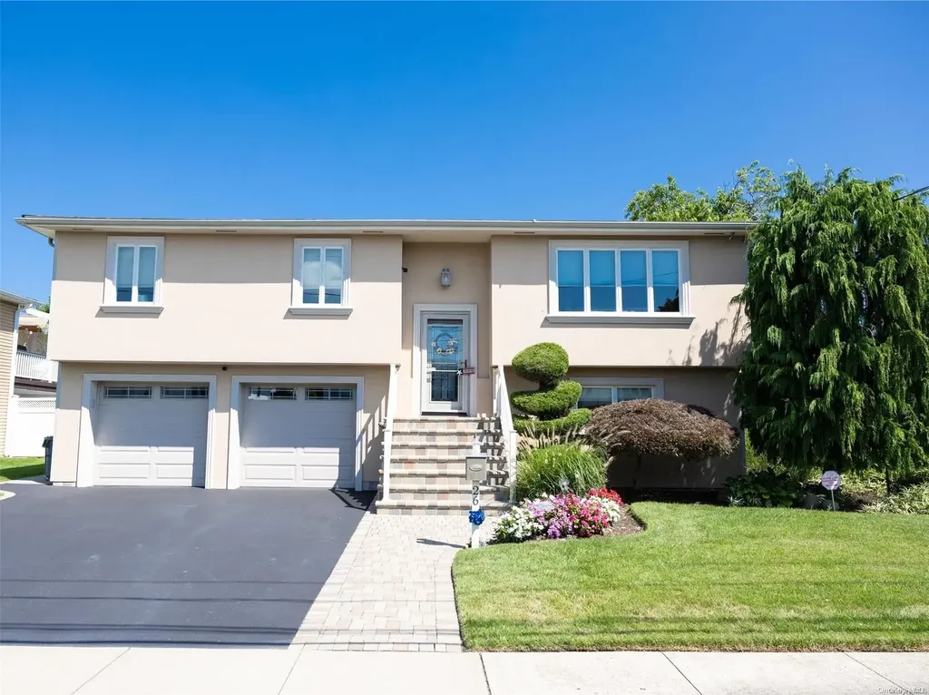 26 Lynn Place Bethpage NY 11714