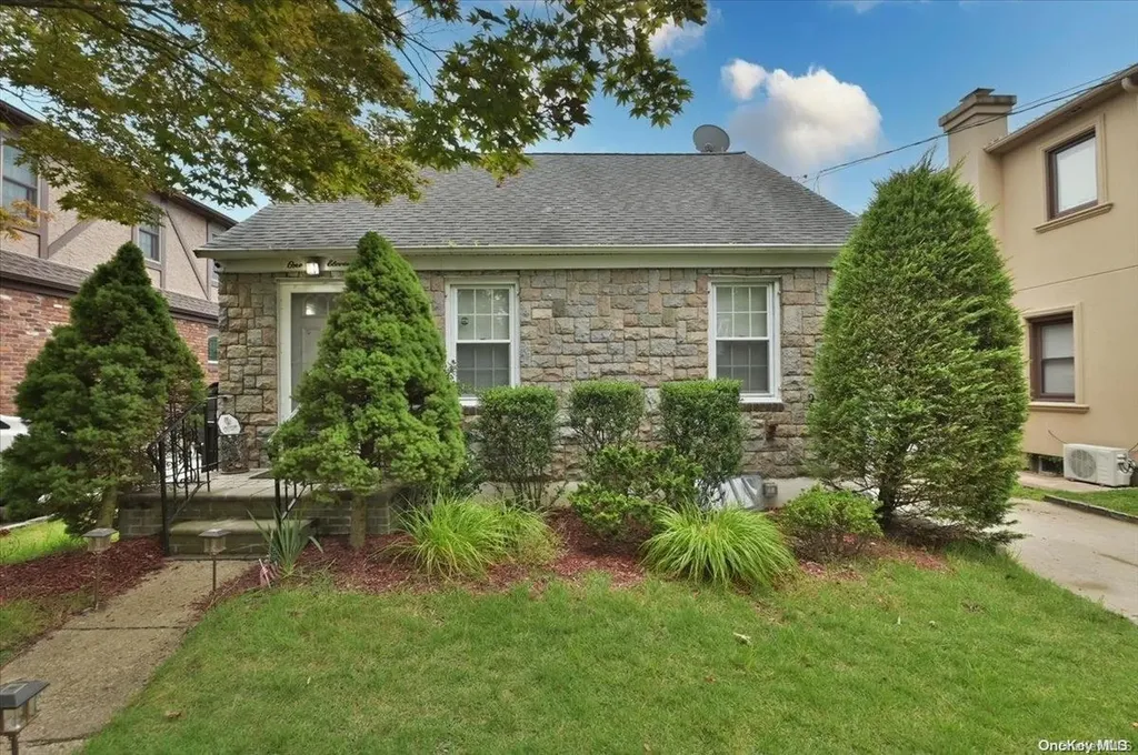 111 Doncaster Road Malverne NY 11565