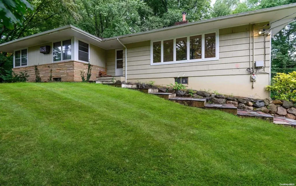 59 Scudders Lane Glen Head NY 11545