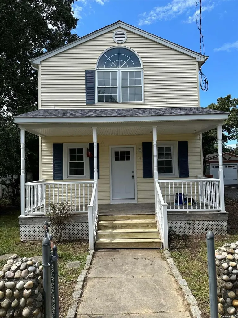 14 Comet Road Rocky Point NY 11778