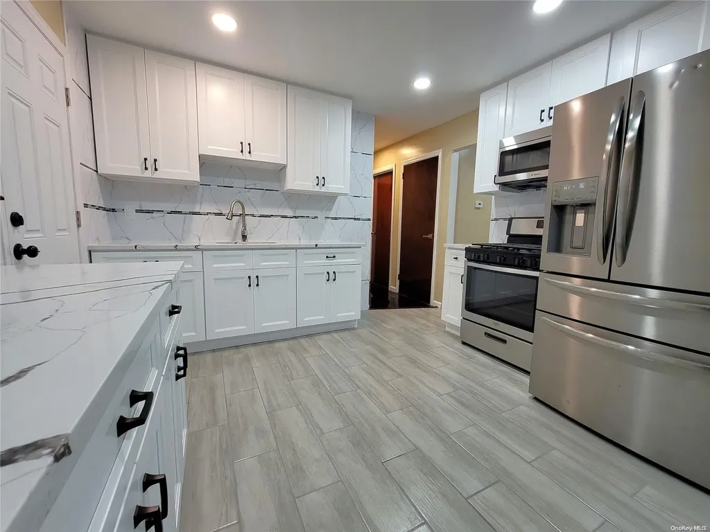 16 Windsor Parkway Hempstead NY 11550
