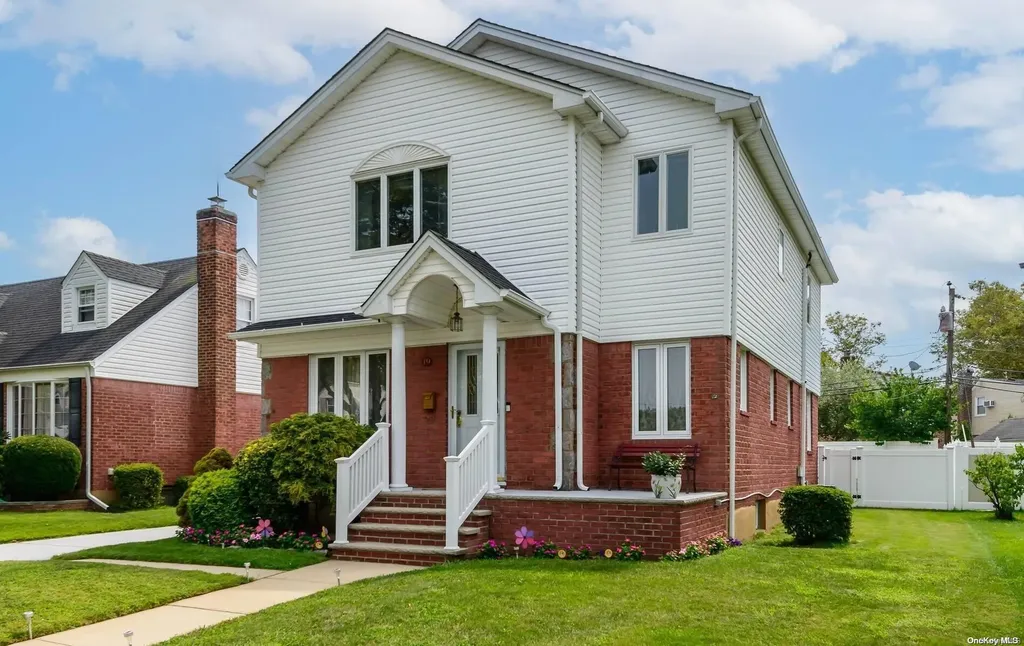 19 Maple Court New Hyde Park NY 11040