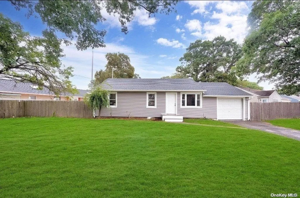 326 E 3rd Street Deer Park NY 11729