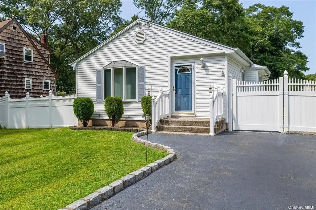 151 Waldorf Drive Shirley NY 11967