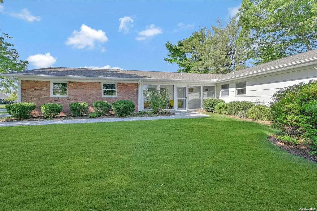 15 Bowen Place Stony Brook NY 11790
