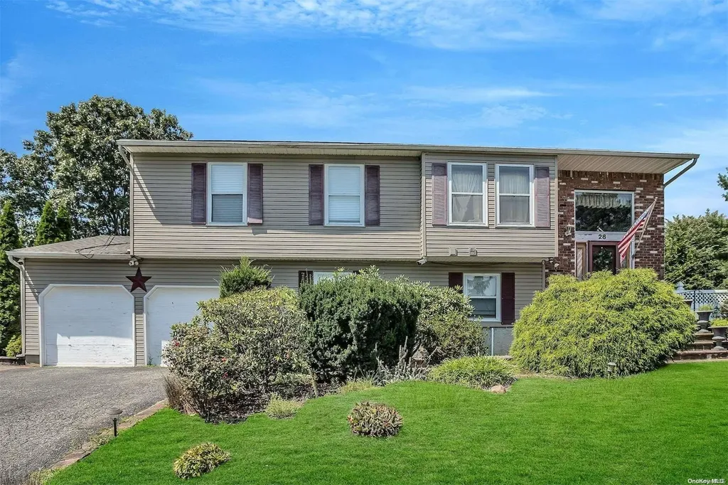 28 Eason Drive Ridge NY 11961