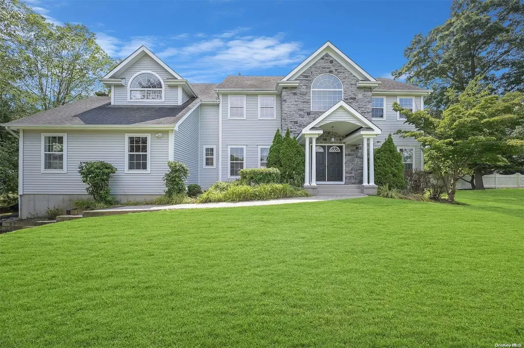 14 Ridgefield Drive Shoreham NY 11786