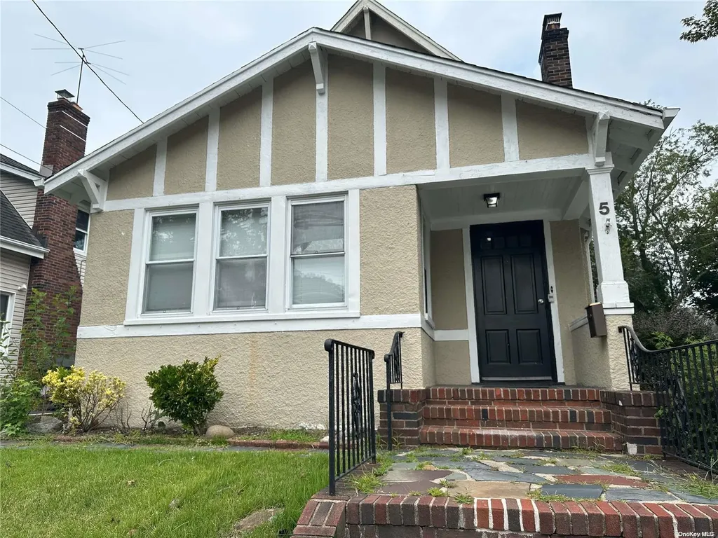 5 Eimer Avenue Malverne NY 11565