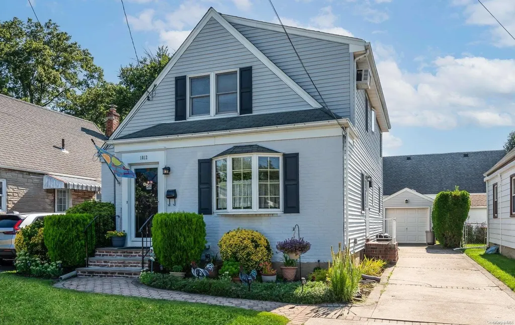 1012 Premier Boulevard New Hyde Park NY 11040