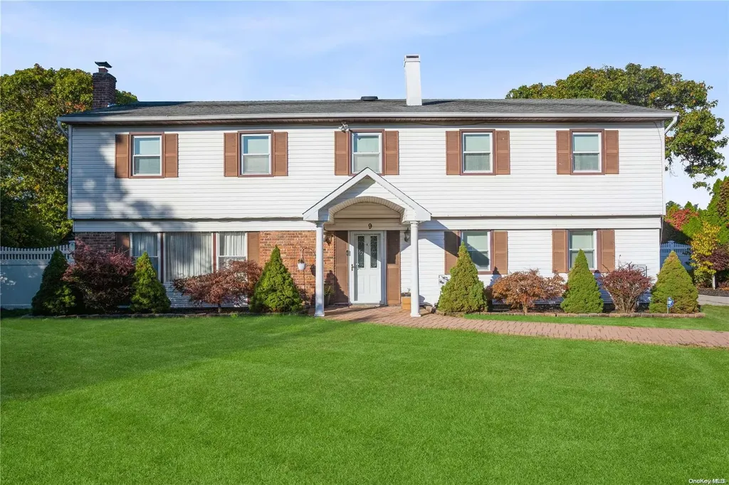 9 Michael Court Centereach NY 11720