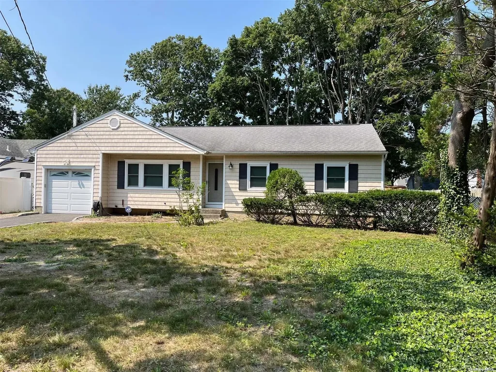 49 Lama Drive Shirley NY 11967