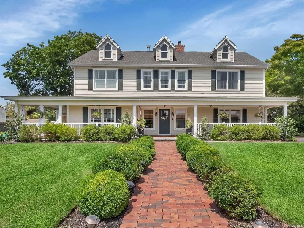7 Christopher Court Babylon NY 11702