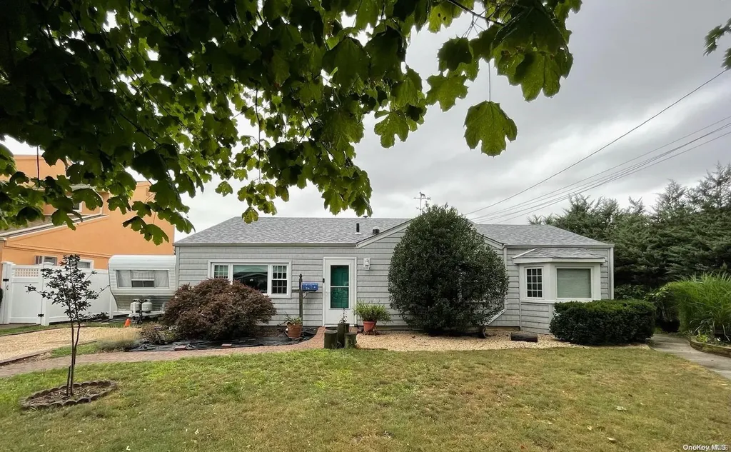 111 Elliot Street Merrick NY 11566