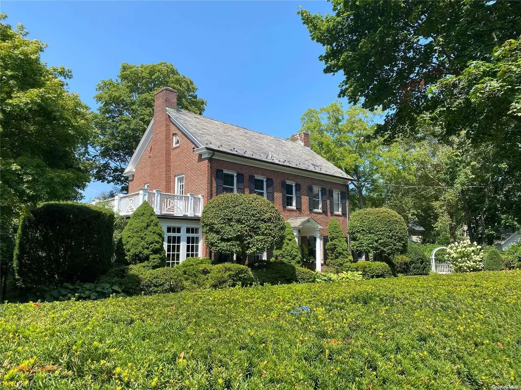 29 Midland Street Cold Spring Harbor NY 11724