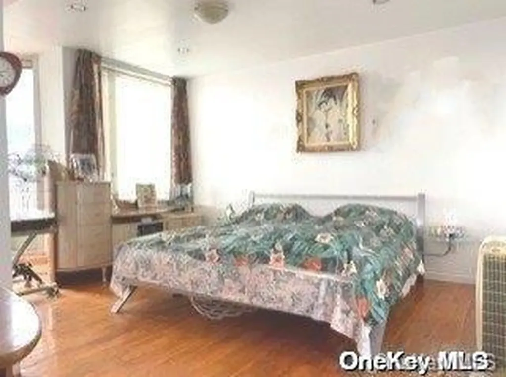 132-03 Sanford Avenue Flushing NY 11355