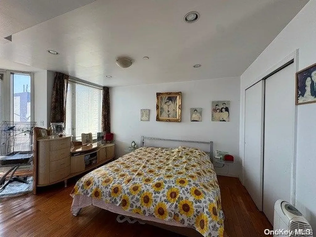 132-03 Sanford Avenue Flushing NY 11355