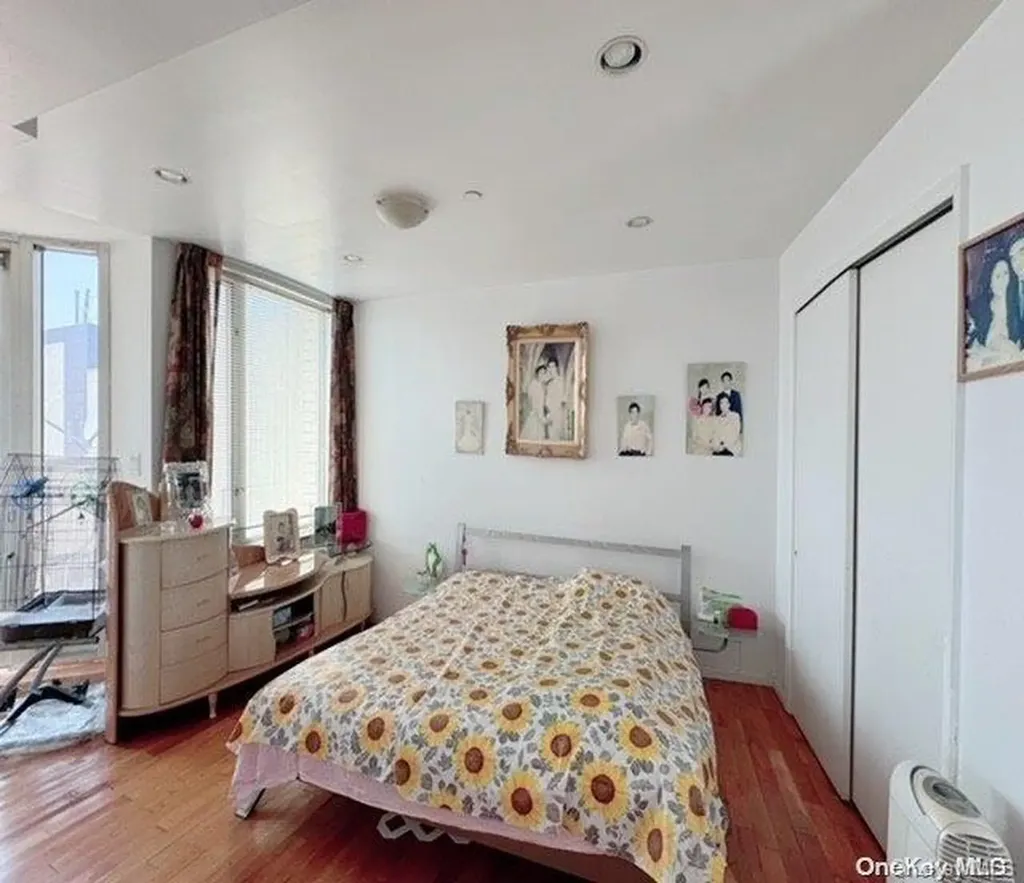 132-03 Sanford Avenue Flushing NY 11355