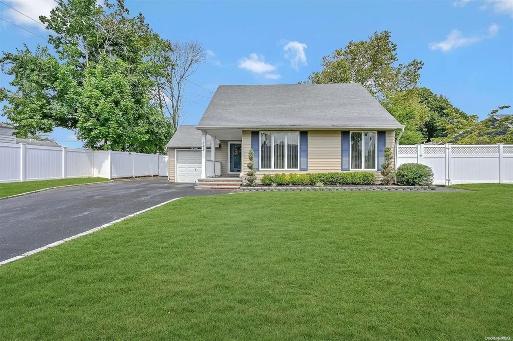 343 Aster Road West Islip NY 11795