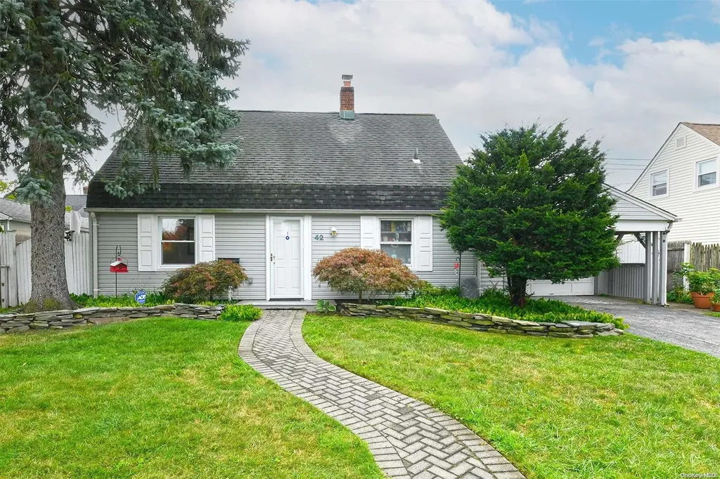 42 Corncrib Lane Levittown NY 11756
