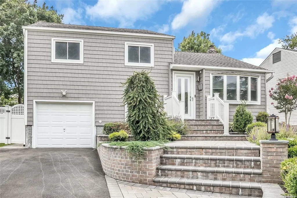 64 Briarwood Lane Plainview NY 11803