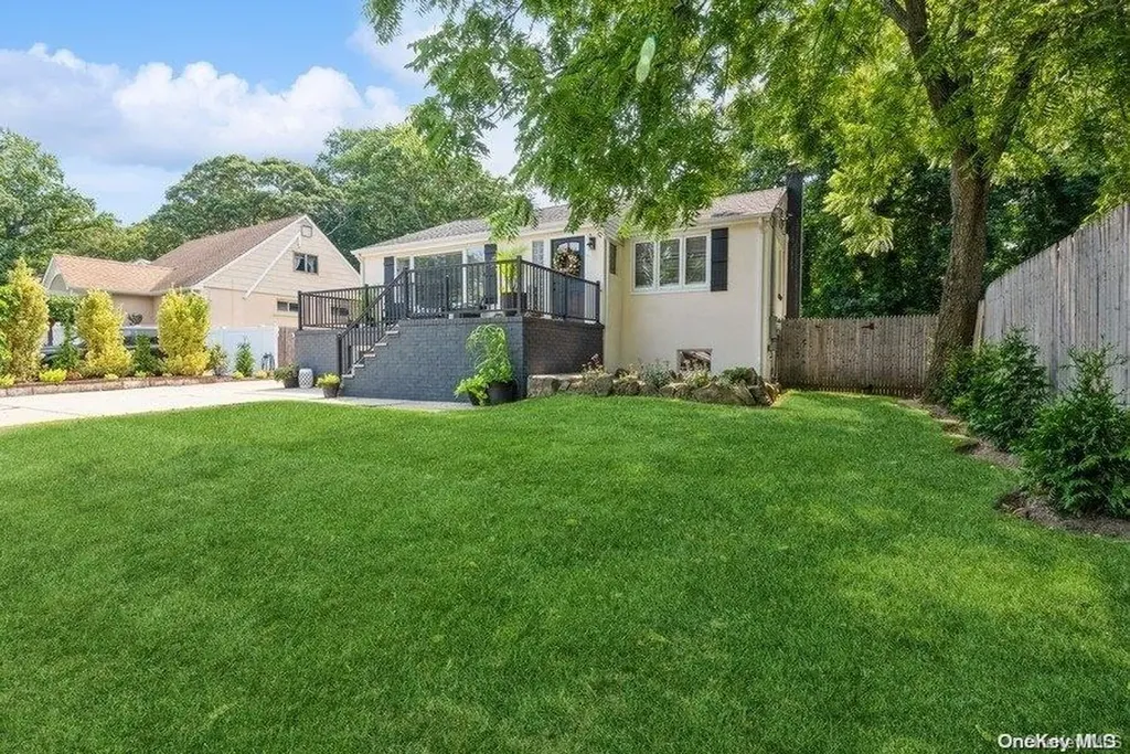 75 Acacia Road Kings Park NY 11754