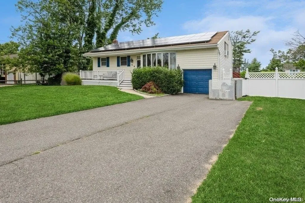 15 Brian Drive East Islip NY 11730