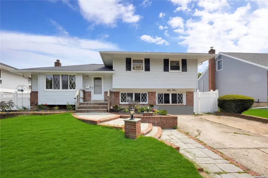53 S Brittany Drive Bethpage NY 11714