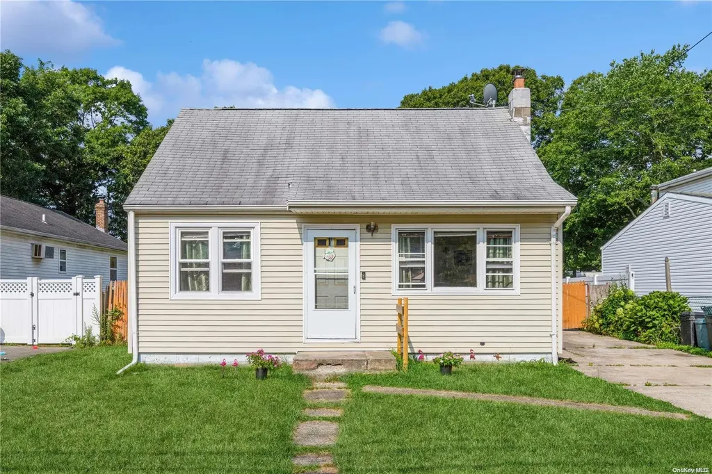 174 Hounslow Road Shirley NY 11967