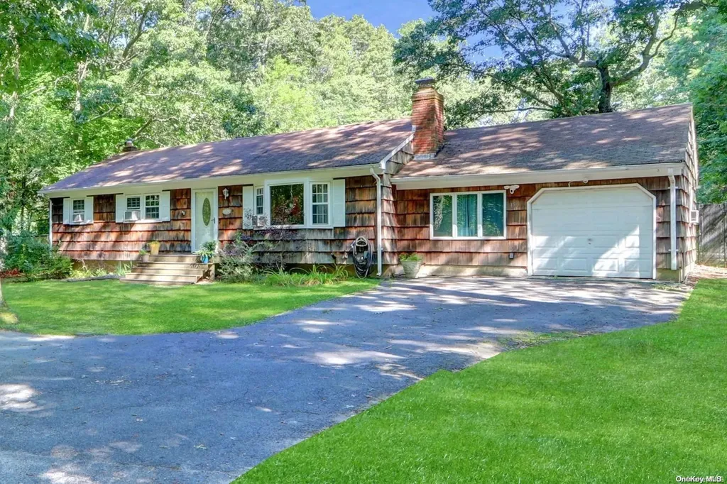 15 Pond Lane Ridge NY 11961