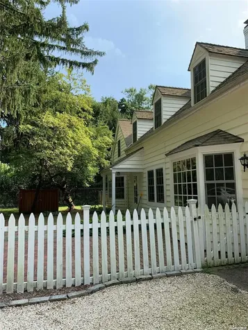 85 Piping Old Brookville NY 11545