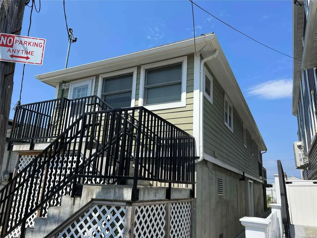 105 E 7th Road Broad Channel NY 11693