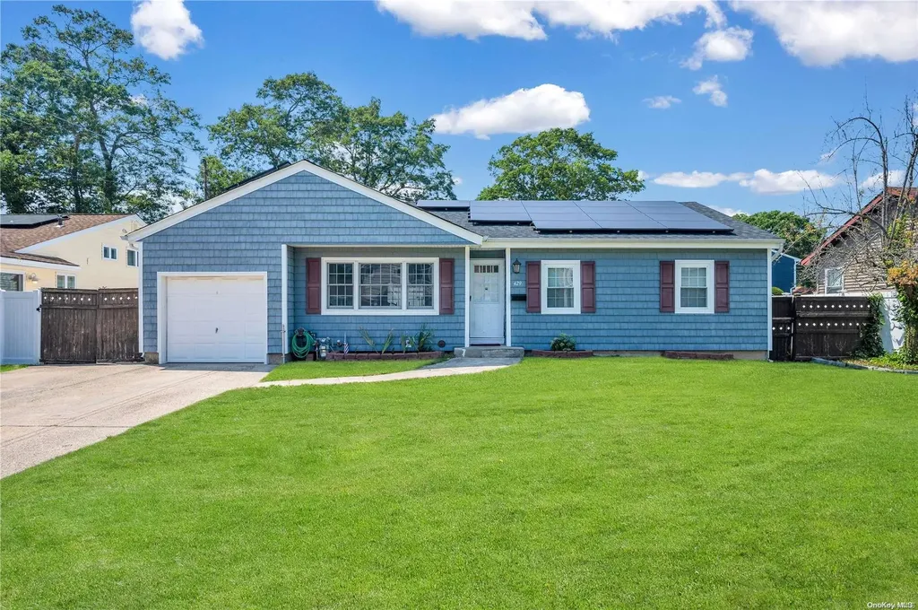 429 Mccall Avenue West Islip NY 11795