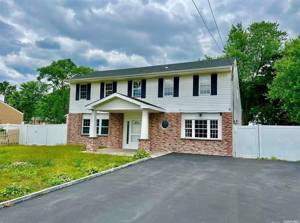 20 Stepney Lane Brentwood NY 11717