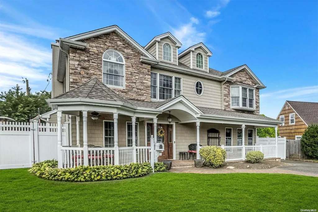 43 Glade Lane Levittown NY 11756