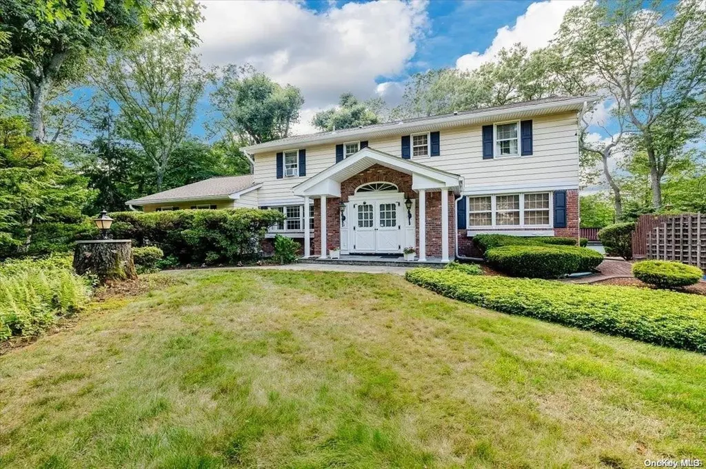 6 Susan Lane Dix Hills NY 11746