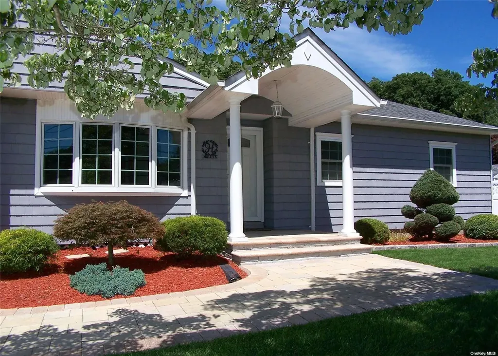 511 Thrift Street Ronkonkoma NY 11779